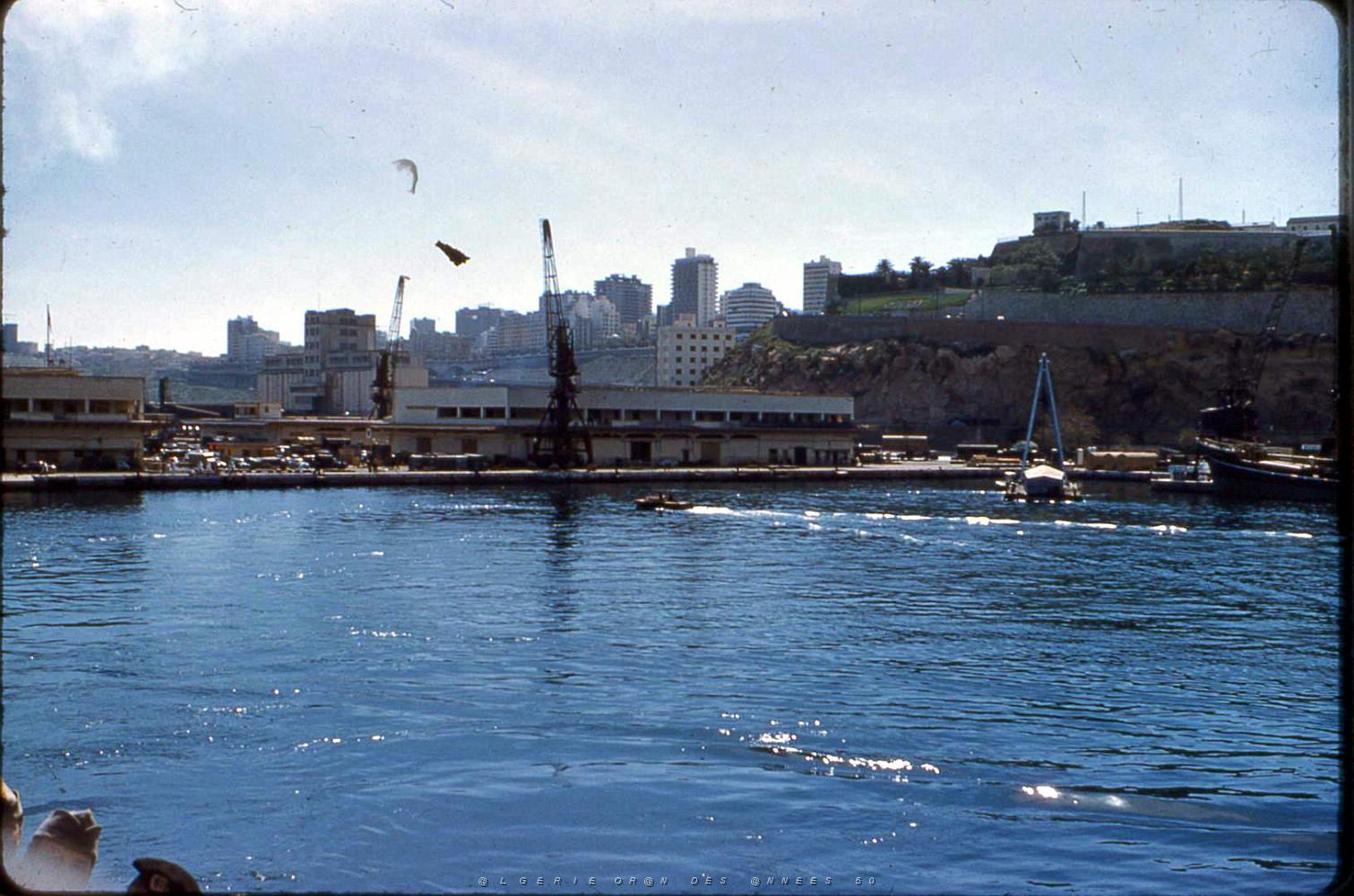 PO gc- 32- port moderne- centre.jpg